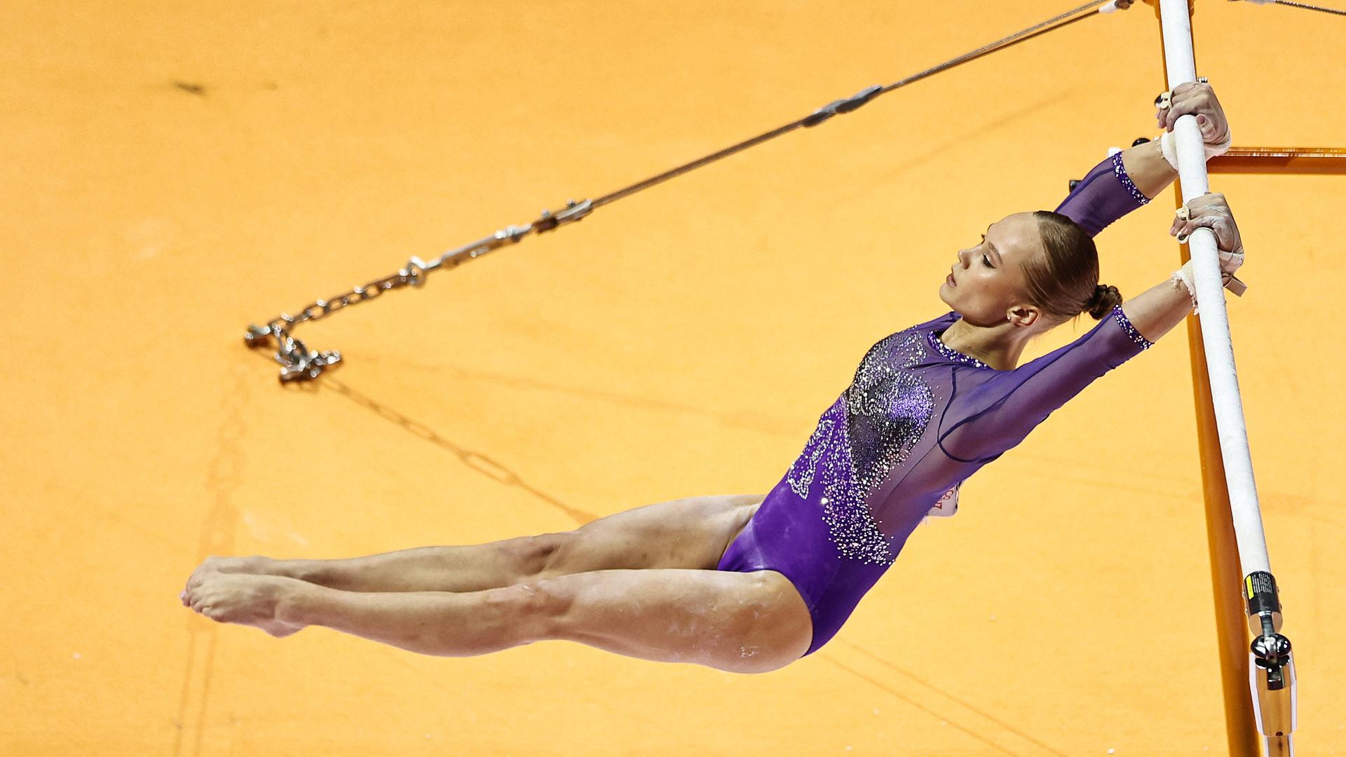 Eine Turnerin in Aktion.