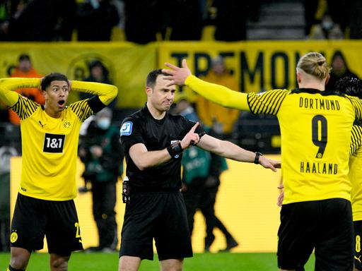 Signal Iduna Park Dortmund, 4.12.2021, 1. Fussball Bundesliga Saison 2021/22, 14. Spieltag, Borussia Dortmund (BVB) vs F