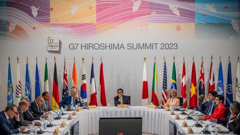 Zu sehen sind die Teilnehmer des G7-Gipfels in Hiroshima. In der Mitte Japans Ministerpräsident Kishida.