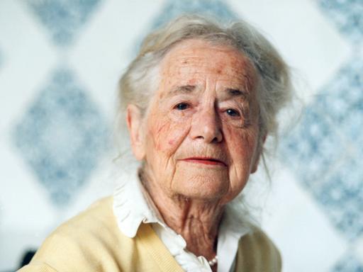 Porträtaufnahme von Hilde Domin mit über 80 Jahren