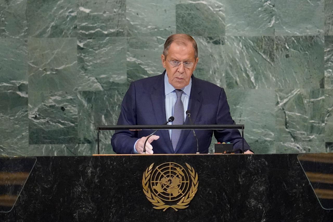 Russlands Außenminister Lawrow steht vor einem Rednerpult in der UNO-Vollversammlung in New York.