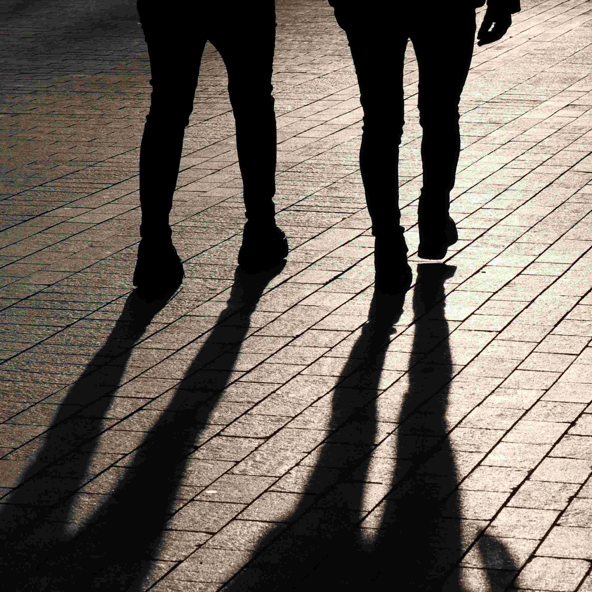 Nebeneinander Gehen - Über die Einsamkeit in der Großstadt