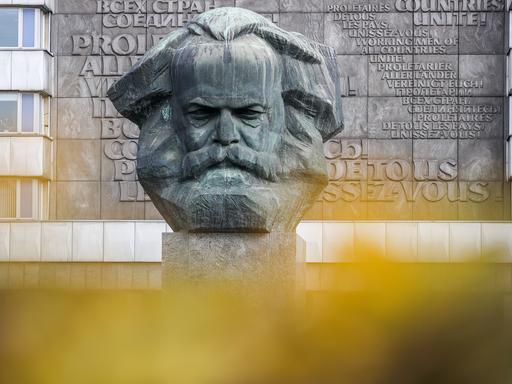 Das im Volksmund nur als "Nischl" bezeichnete Karl-Marx-Denkmal. 