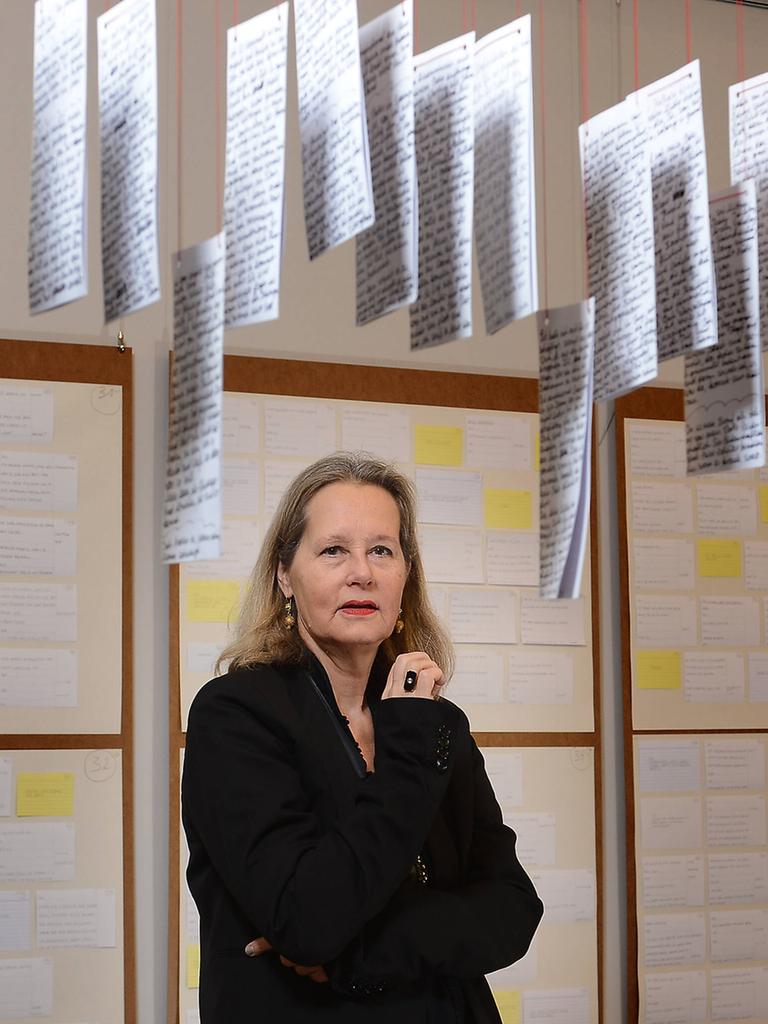 Ulrike Damm, Autorin, Grafikerin und Verlegerin zeigt in der Zitadelle Berlin Spandau ihre Textinstallation.