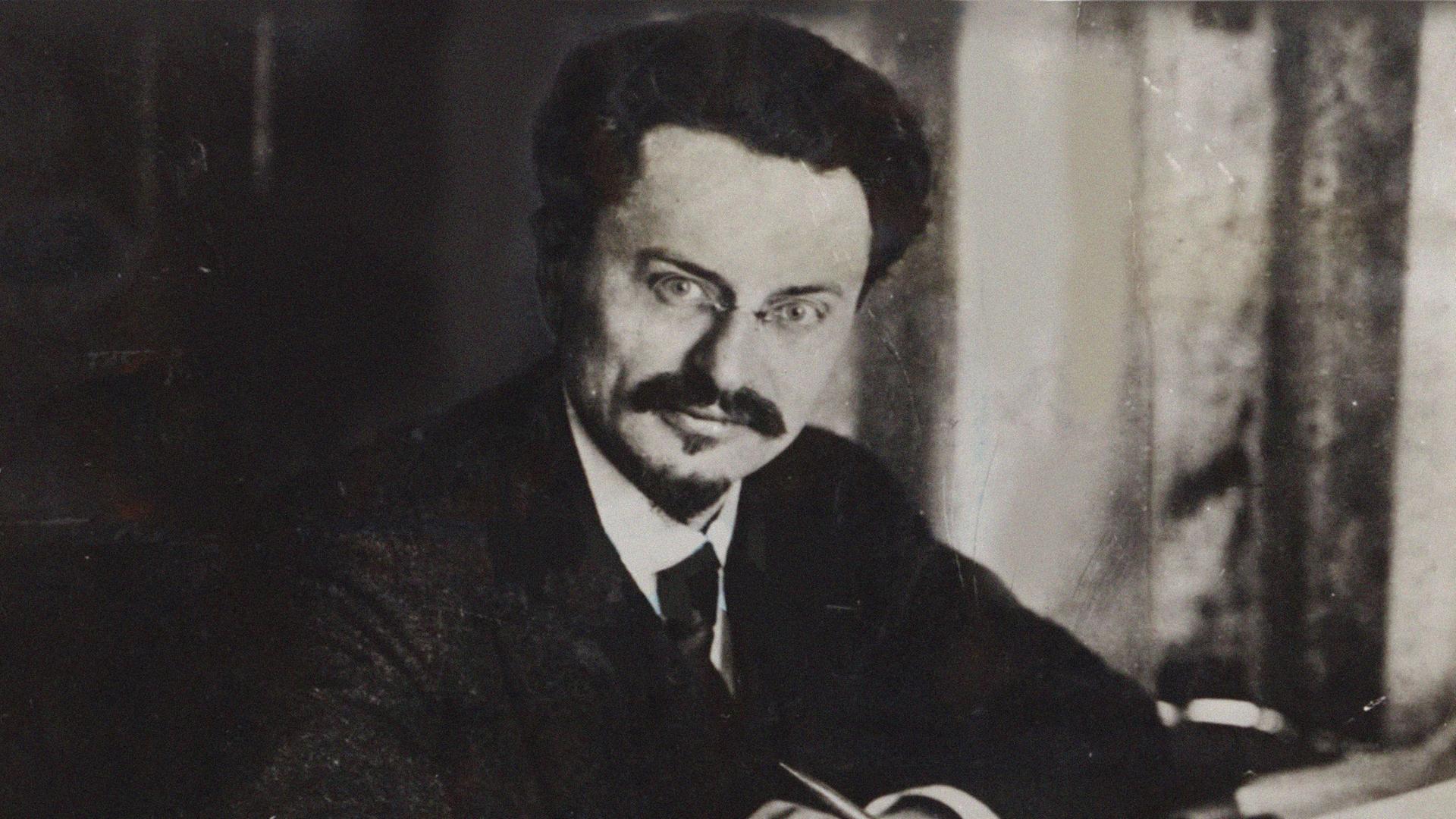 Schwarzweiß-Foto von Leo Trotzki in den frühen 1920er-Jahren