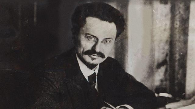 Schwarzweiß-Foto von Leo Trotzki in den frühen 1920er-Jahren
