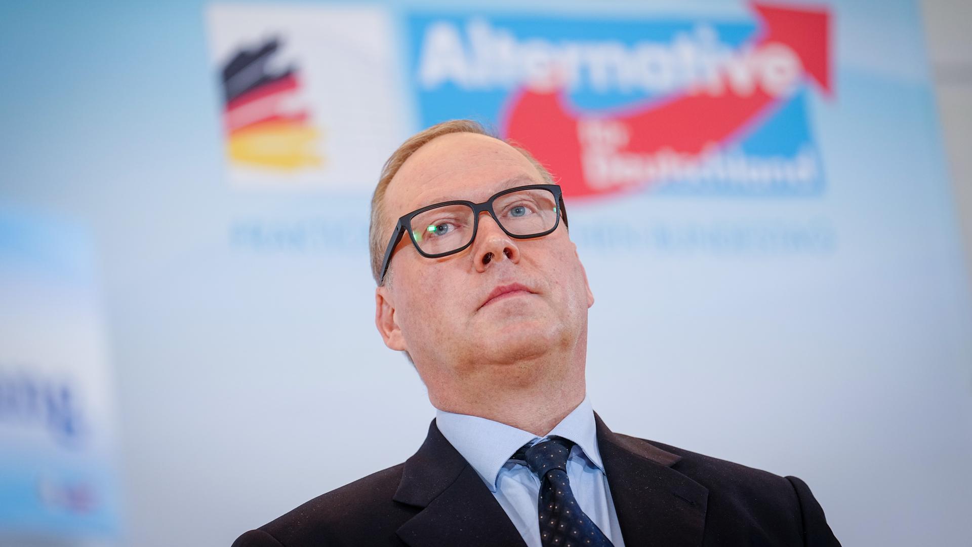 Max Otte, Vorsitzender der Werteunion und CDU-Parteimitglied, nimmt an einer Pressekonferenz der AfD zu Beginn der AfD-Fraktionssitzung im Reichtagsgebäude teil. Otte tritt für die AfD als Bundespräsidentenkandidat an.