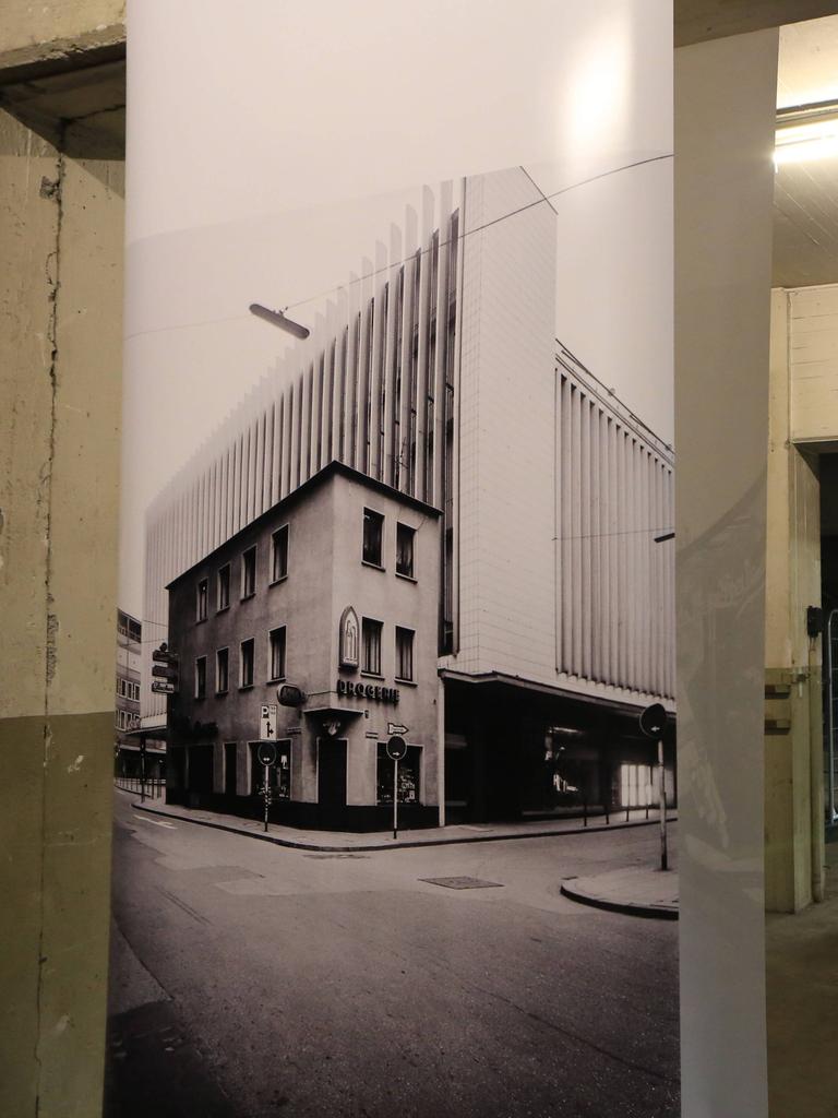 Ausstellung mit Aufnahmen des Kölner Fotografen Chargesheime im PhotoBookMuseum in der alten Fabrikhalle Carlswerk in Köln-Mülheim. 