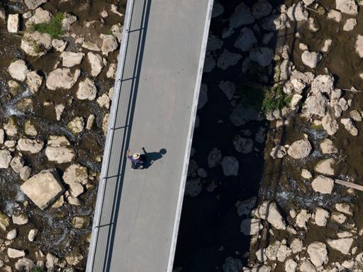 Das ausgetrocknete Flussbett der Rems in der Innenstadt von Schwäbisch Gmünd