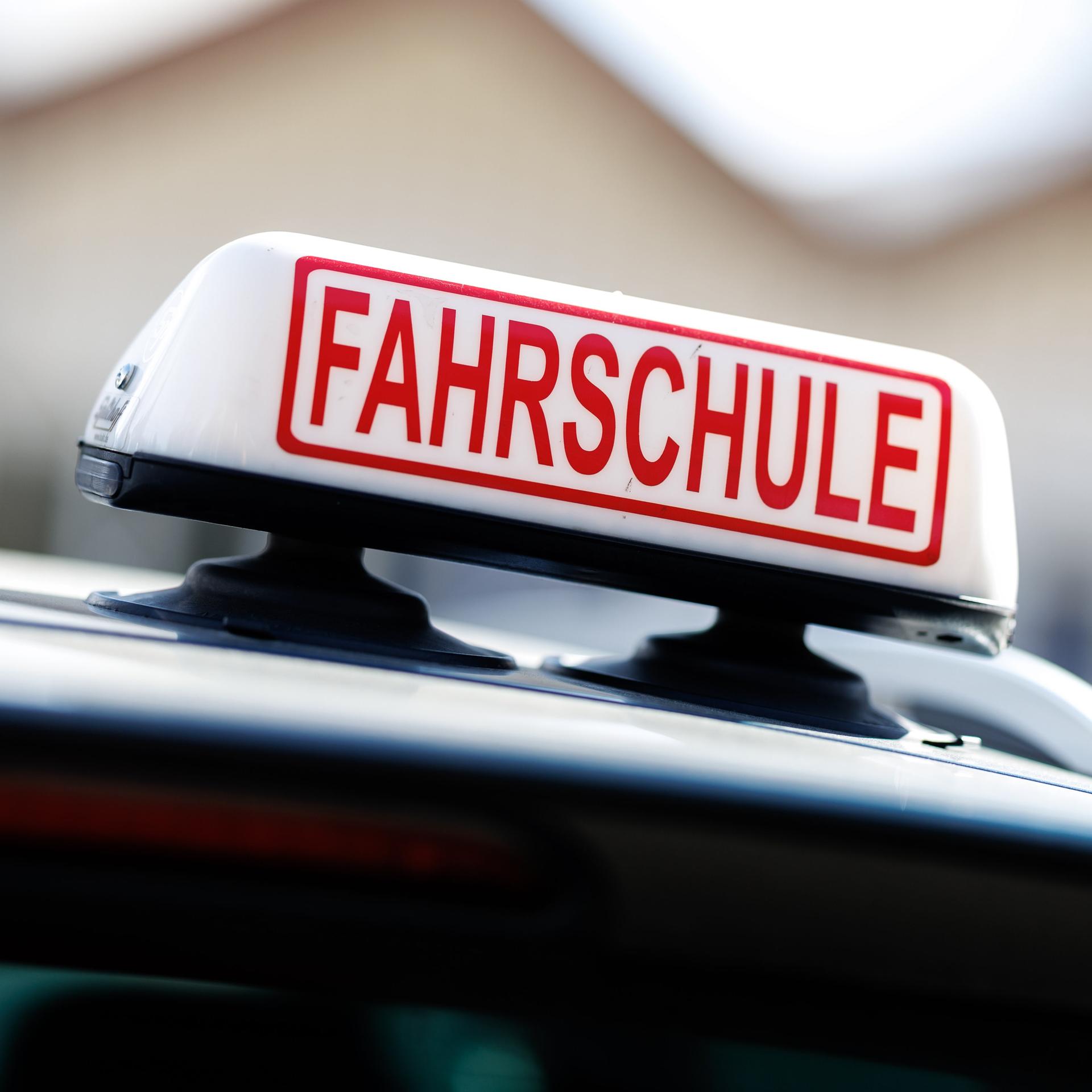Fahrerlaubnis - Verkehrsminister legt Konzept für günstigere Führerscheine vor