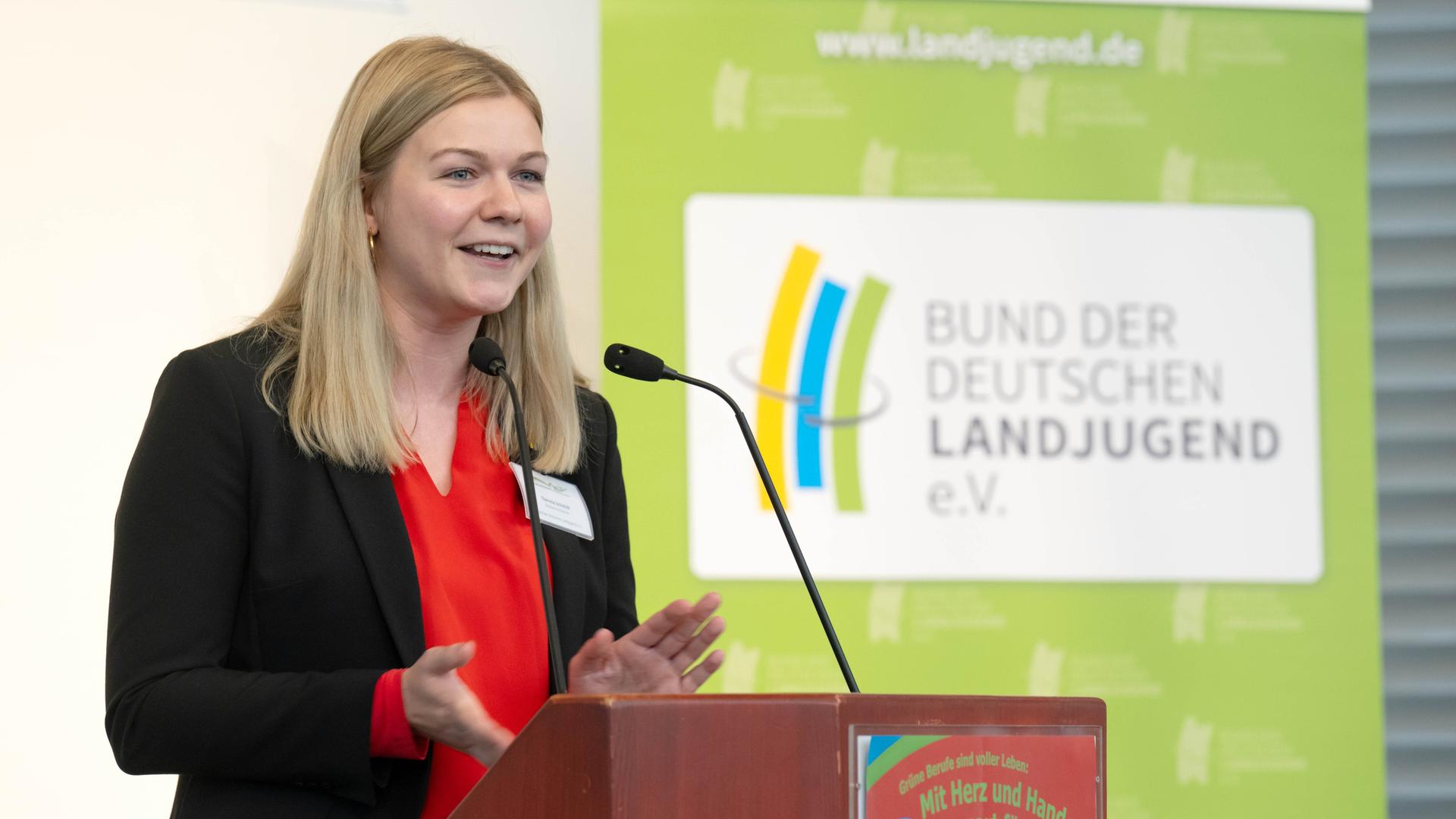 Theresa Schmidt, Vorsitzende des Bundes der Deutschen Landjugend (BDL), spricht bei der Eröffnung vom Berufswettbewerb der Landjugend.