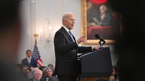 US-Präsident Joe Biden hält im Außenministerium in Washington eine Rede.