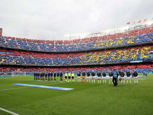 Weltrekord: 91.553 Fans im Stadion Camp Nou beim Champions-League-Spiel der Frauen zwischen dem FC Barcelona und Real Madrid.