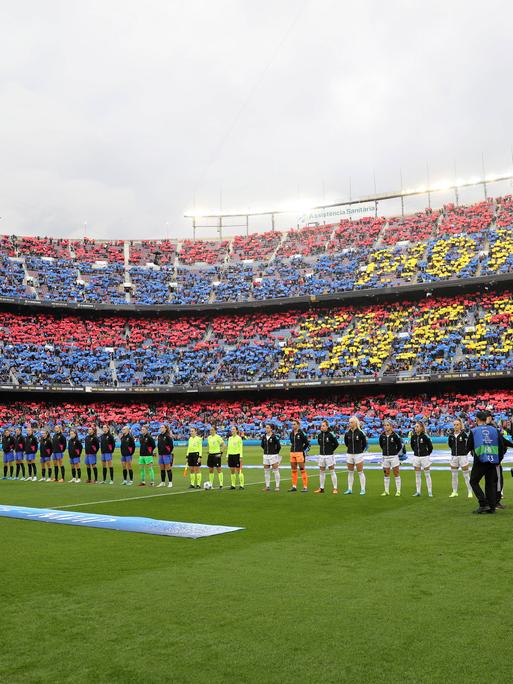Weltrekord: 91.553 Fans im Stadion Camp Nou beim Champions-League-Spiel der Frauen zwischen dem FC Barcelona und Real Madrid.