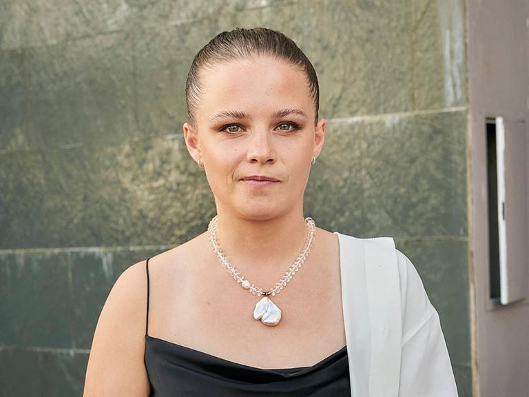 Porträt der Schauspielerin Jasna Fritzi Bauer bei der Verleihung Deutscher Schauspielpreis 2022 im Spindler und Klatt in Berlin am 09.09.2022.