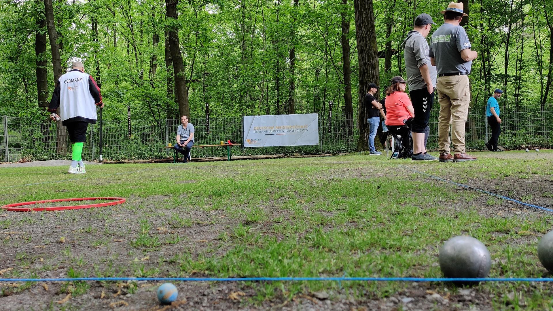 Spieler bei der Präzisionssportart Pétanque