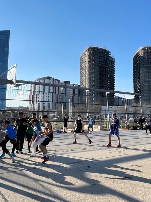 Einer der beiden Streetball-Courts im EZB-Park in Frankfurt am Main. 