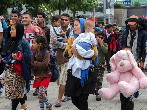 Ankunft von 2500 Flüchtlingen in Dortmund am 06.09.2015