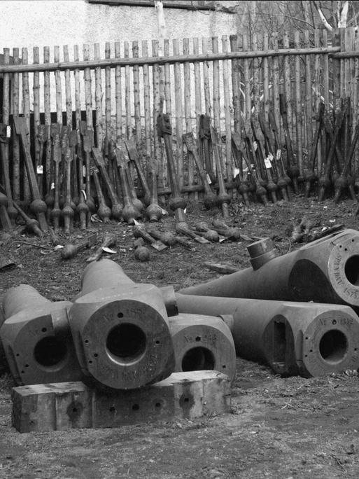 Verschrottetet Geschütze und Waffen 1920, die eingeschmolzen werden sollen.