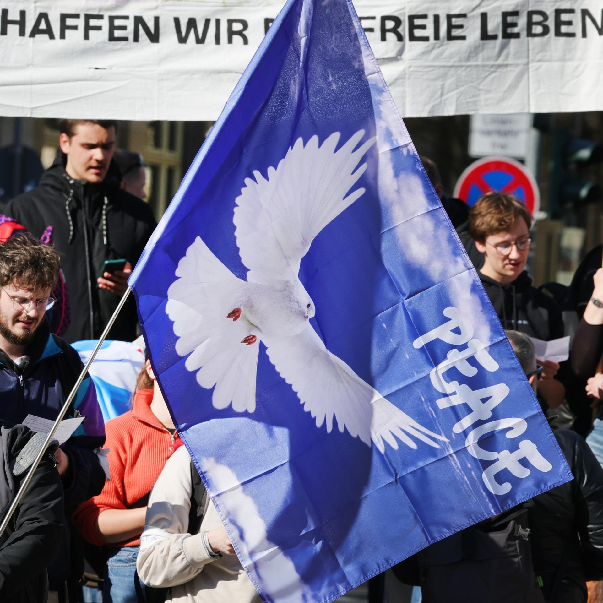 Friedensbewegung - Ostermärsche in mehreren Städten