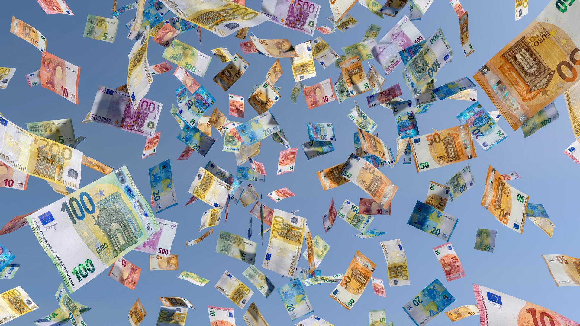 Euroscheine fallen im Geldregen vom Himmel