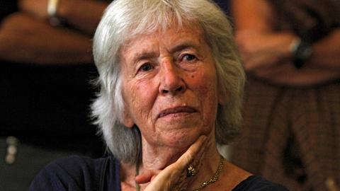 Die Gründerin des Festivals "Tanz im August", Nele Hertling, auf einer Pressekonferenz im Hebbel-am-Ufer-Theater (HAU). 