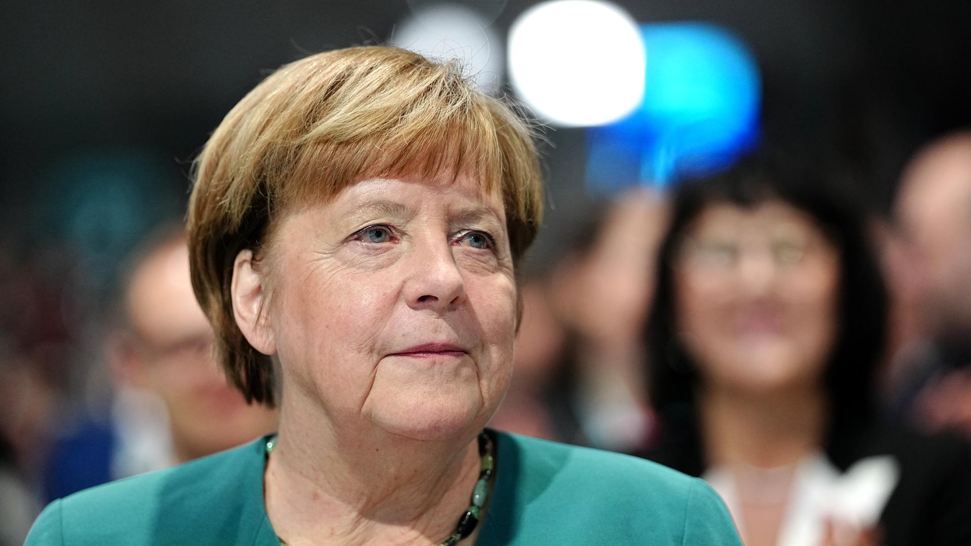 Angela Merkel (CDU), ehemalige Bundeskanzlerin, aufgenommen nach der Rede von Bundeskanzler Merz beim CDU-Bundesparteitag. 