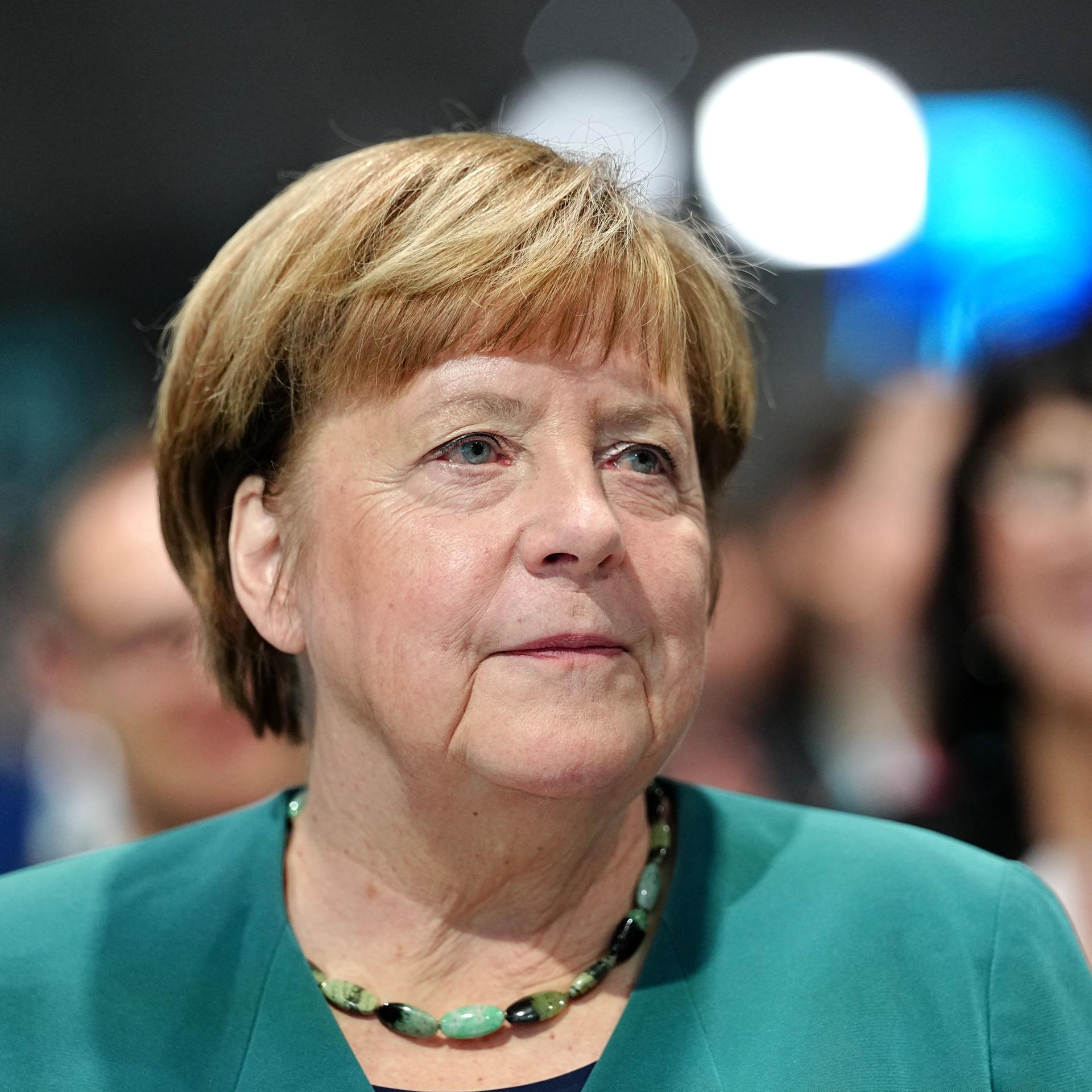 Angela Merkel (CDU), ehemalige Bundeskanzlerin, aufgenommen nach der Rede von Bundeskanzler Merz beim CDU-Bundesparteitag. 