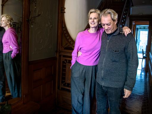 Die Schriftsteller Siri Hustvedt und Paul Auster in ihrem Zuhause in Brooklyn (2020). 