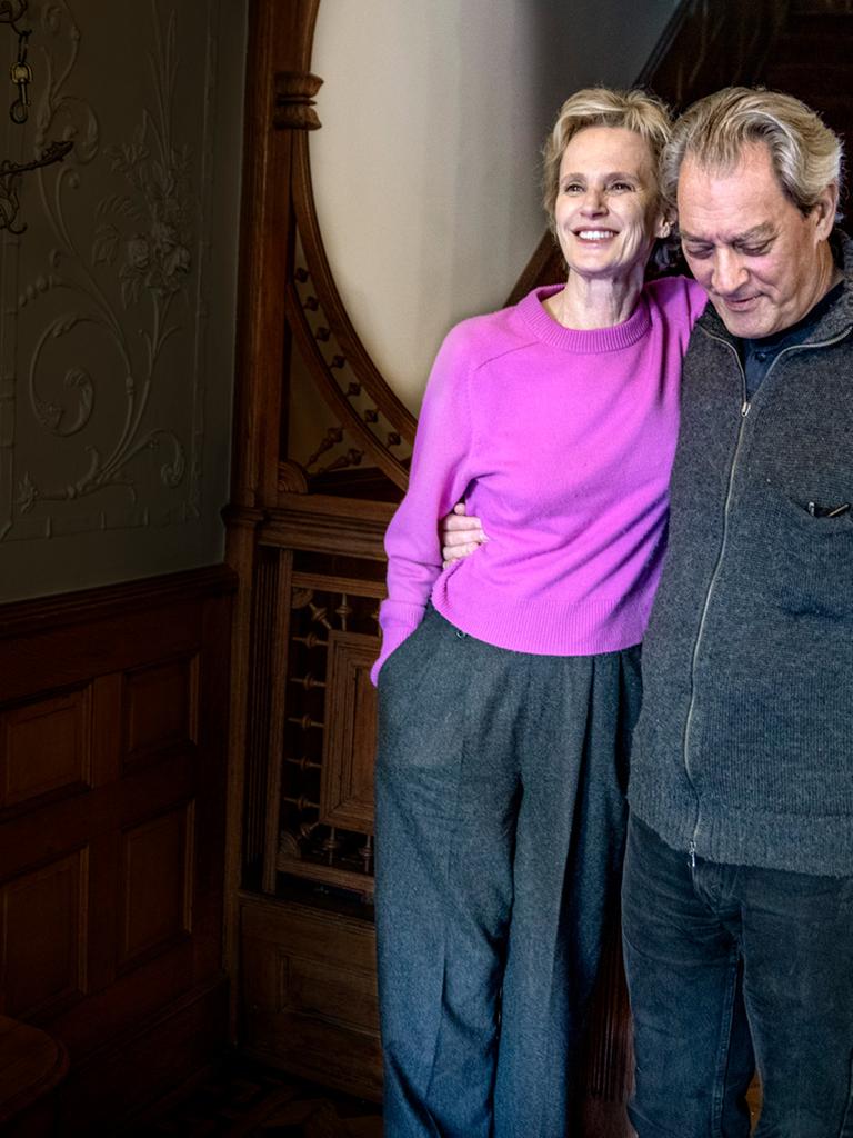 Die Schriftsteller Siri Hustvedt und Paul Auster in ihrem Zuhause in Brooklyn (2020). 