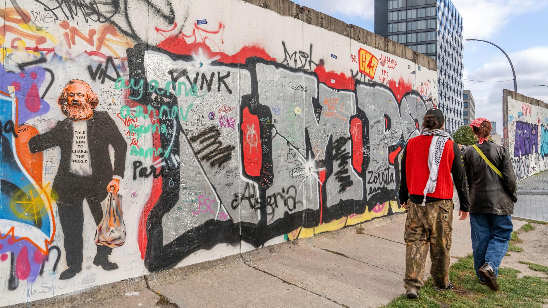Stiftung Berliner Mauer - East Side Gallery in Berlin wird saniert