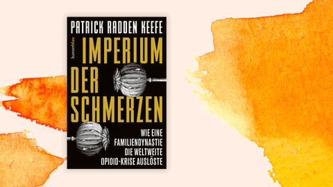 Cover des Buchs "Imperium der Schmerzen. Wie eine Familiendynastie die weltweite Opioidkrise auslöste" von Patrick Radden Keefe. Es zeigt neben der Schrift zwei Mohnkapseln.