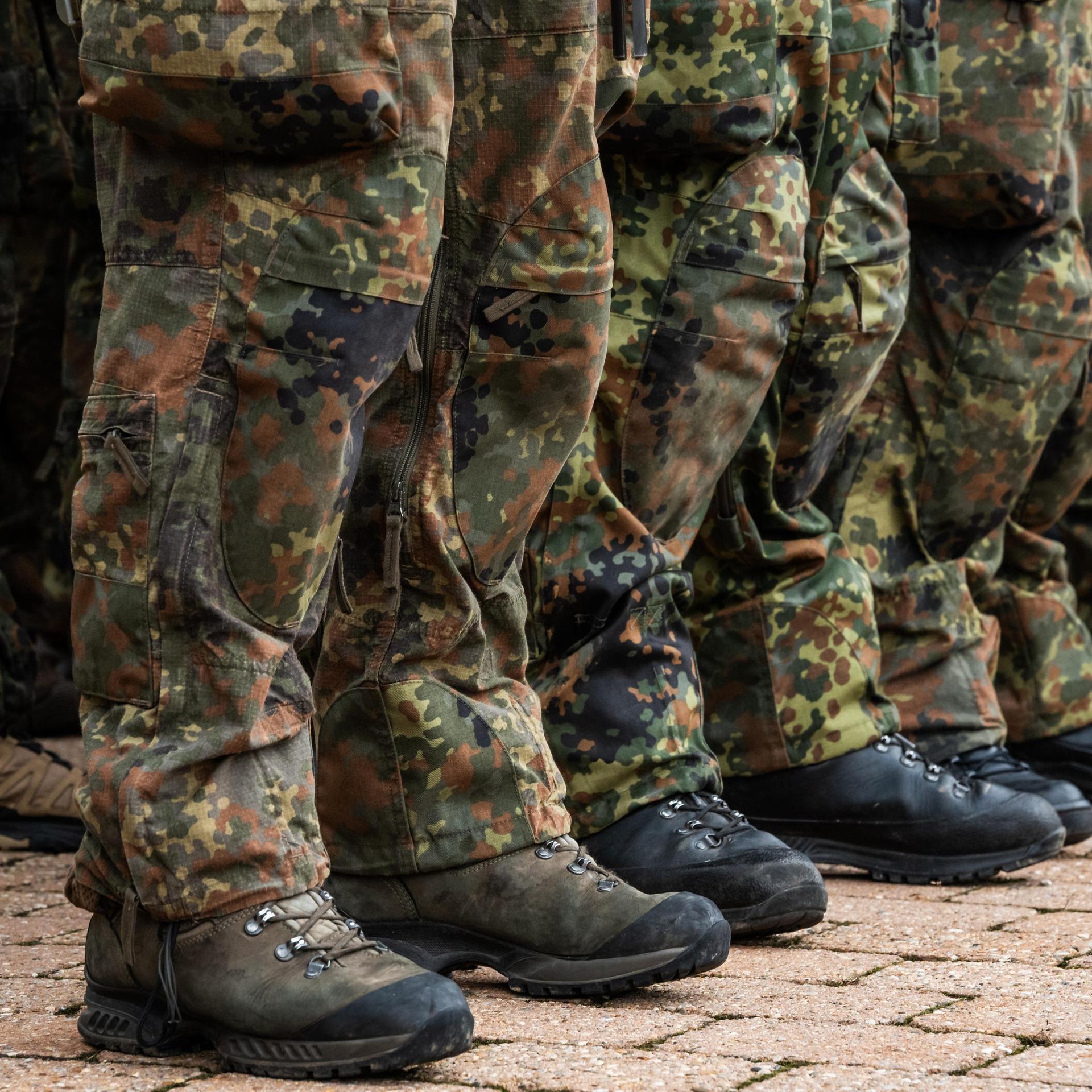 Streit um Wehrdienst - Koalitionskrach schwächt Vertrauen in die Regierung