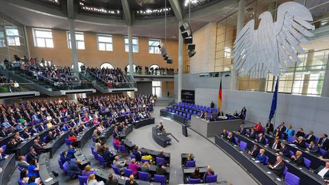 Blick in den Plenarsaal des Bundestags bei der Kanzlerwahl. 