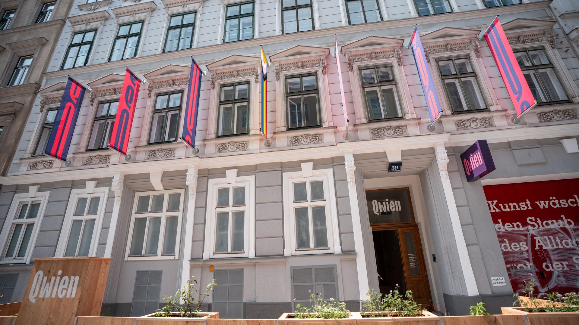 Außenansicht vom neuen Kulturzentrum QWien in der Ramperstorffergasse 39 im Wiener Bezirk Wien-Margareten. Außenansicht vom neuen Kulturzentrum QWien in der Ramperstorffergasse 39 im Wiener Bezirk Wien-Margareten.