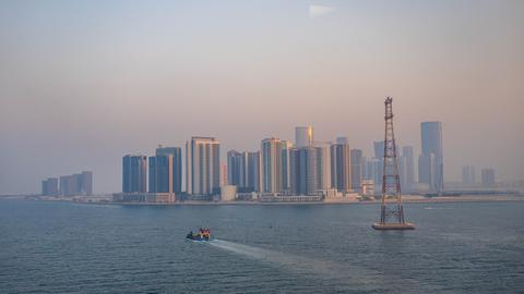 Die Hochhäuser der Skyline von Abu Dhabi