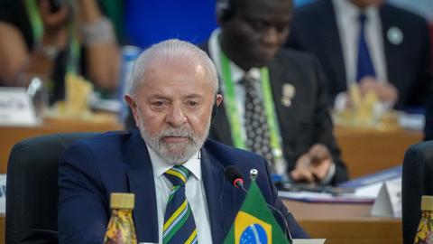 Gastgeber Lula da Silva, Präsident von Brasilien, nimmt beim G20-Gipfel an der ersten Arbeitssitzung teil. 