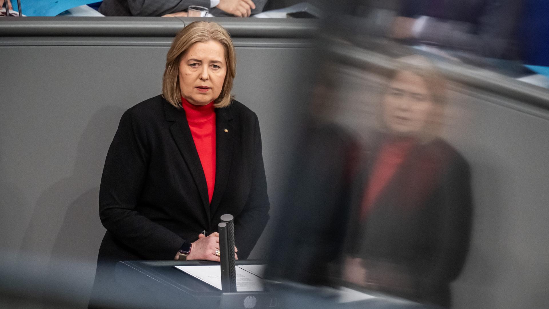 Bärbel Bas (SPD), Bundesministerin für Arbeit und Soziales, spricht im Bundestag. Bärbel Bas (SPD), Bundesministerin für Arbeit und Soziales, spricht im Bundestag.
