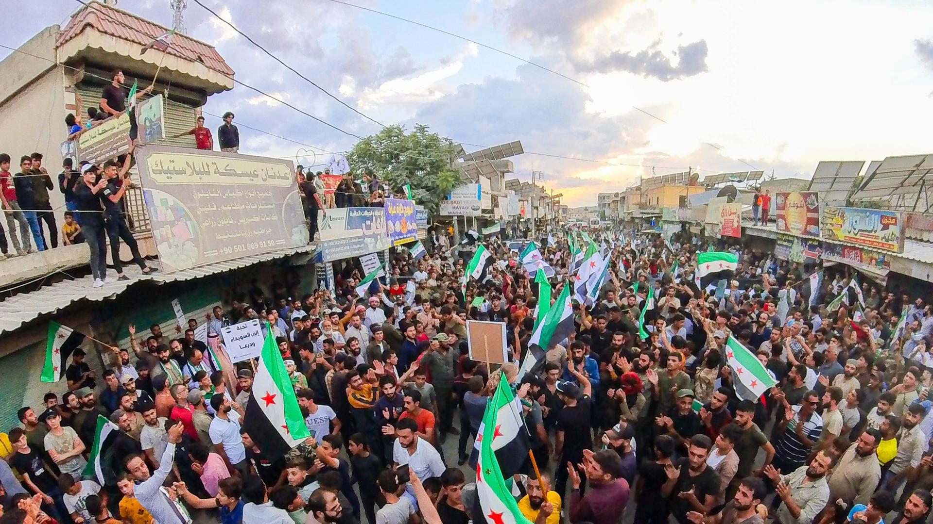 Proteste in Jandairi im Nordwesten Syriens