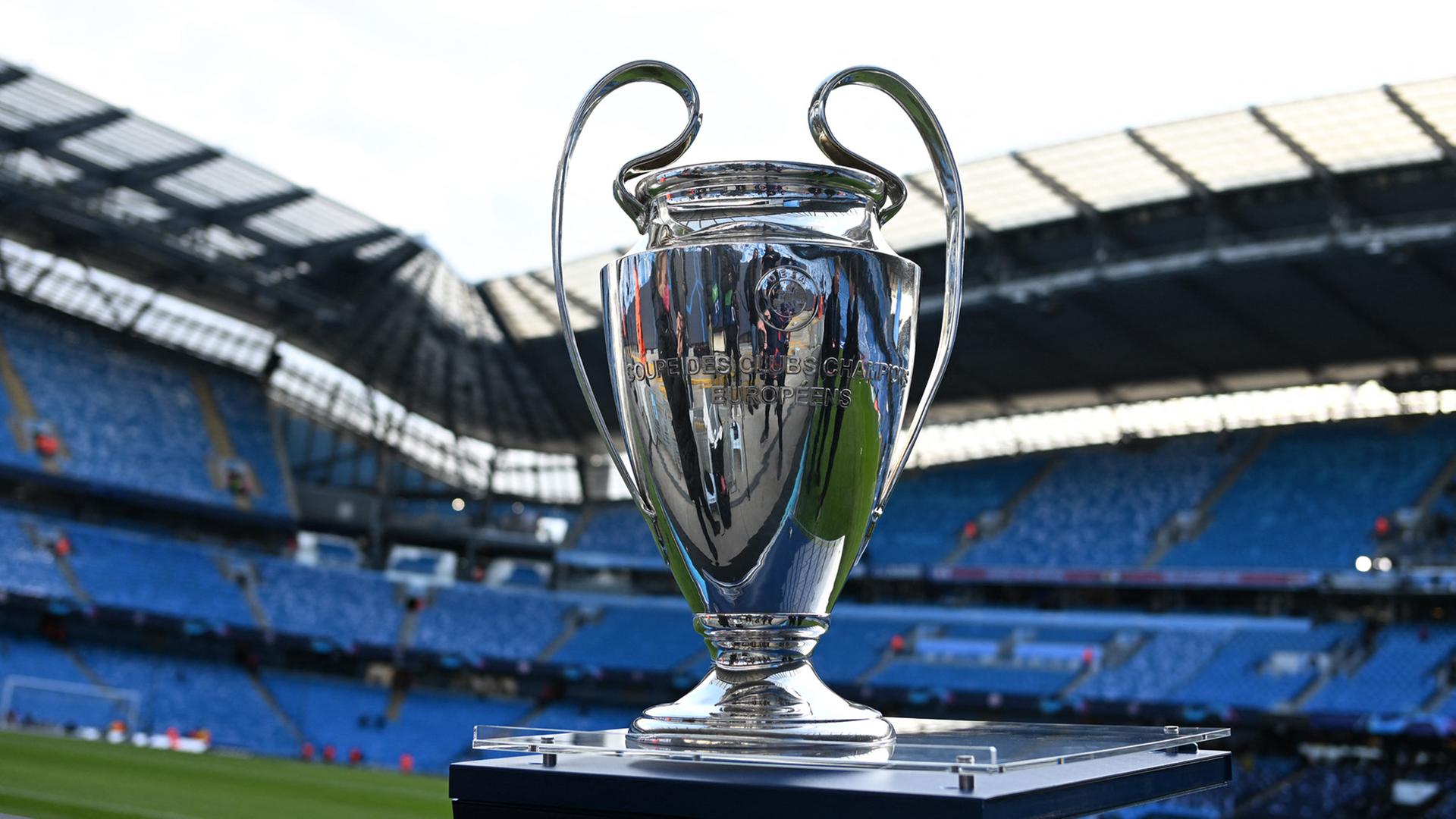 Der Pokal der Champions League im Stadion von Manchester City