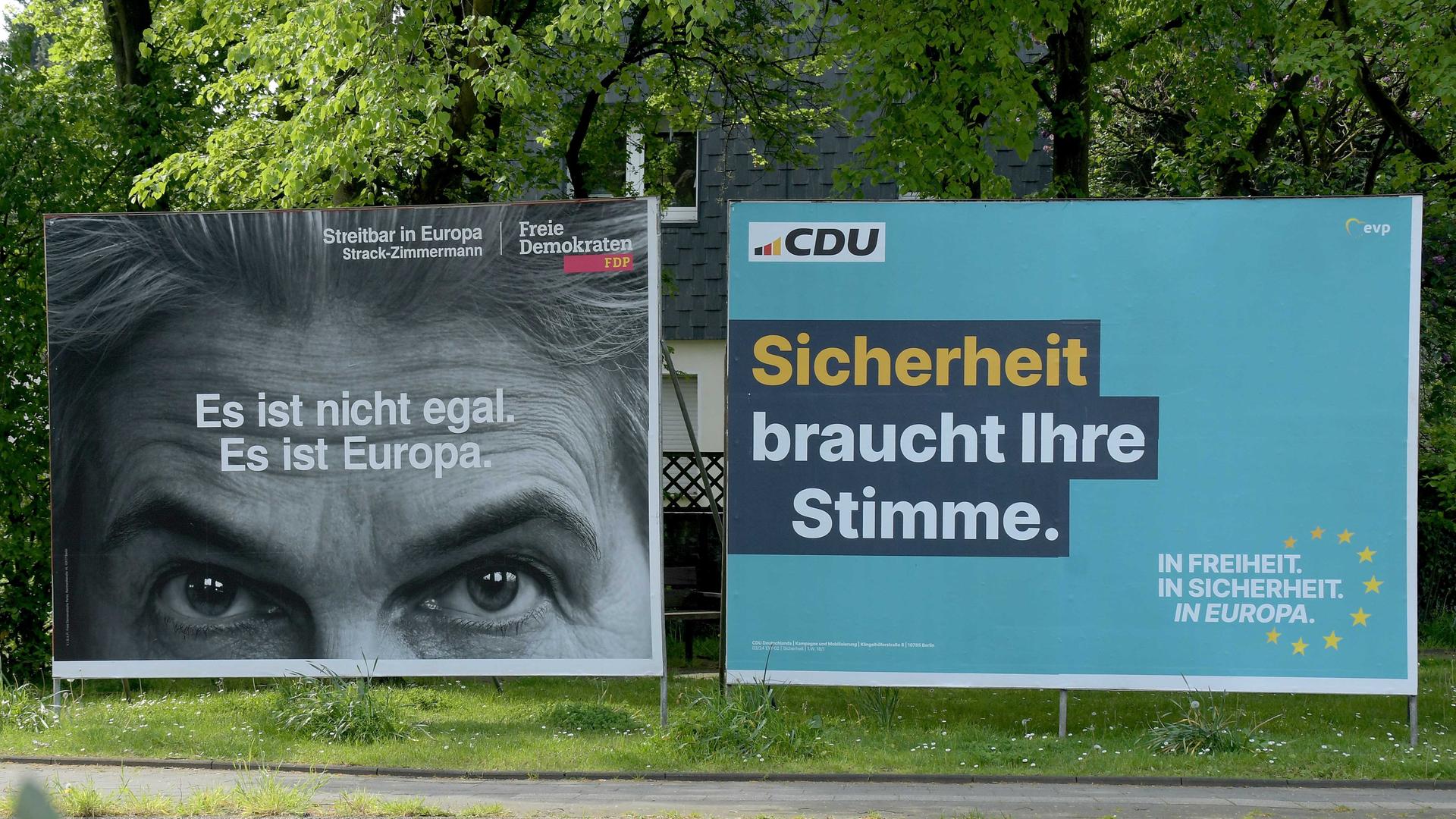 Wahlplakate zur Europawahl 2024 Wahlplakaete v.l.n.r.: FDP mit Marie-Agnes Strack-Zimmermann mit der Aufschrift "Es ist nicht egal. Es ist Europa", CDU mit der Aufschrift "Sicherheit braucht Ihre Stimme".