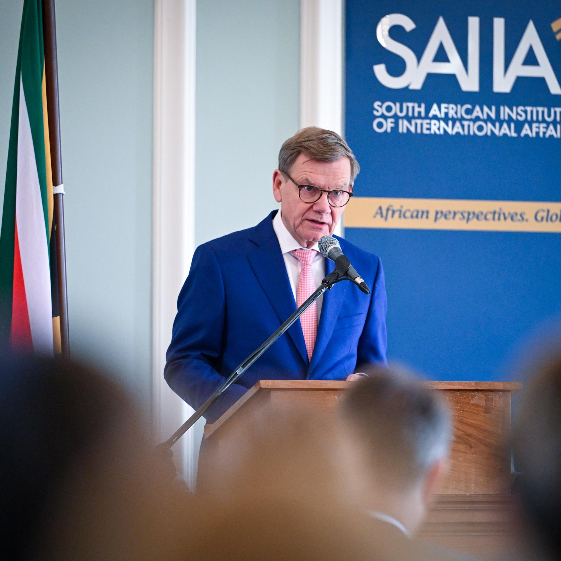 Johannesburg: Bundesaußenminister Johann Wadephul (CDU) spricht in der Witwatersrand Universität bei seinem Besuch im Südafrikanischen Institut für Internationale Angelegenheiten (SAIIA).