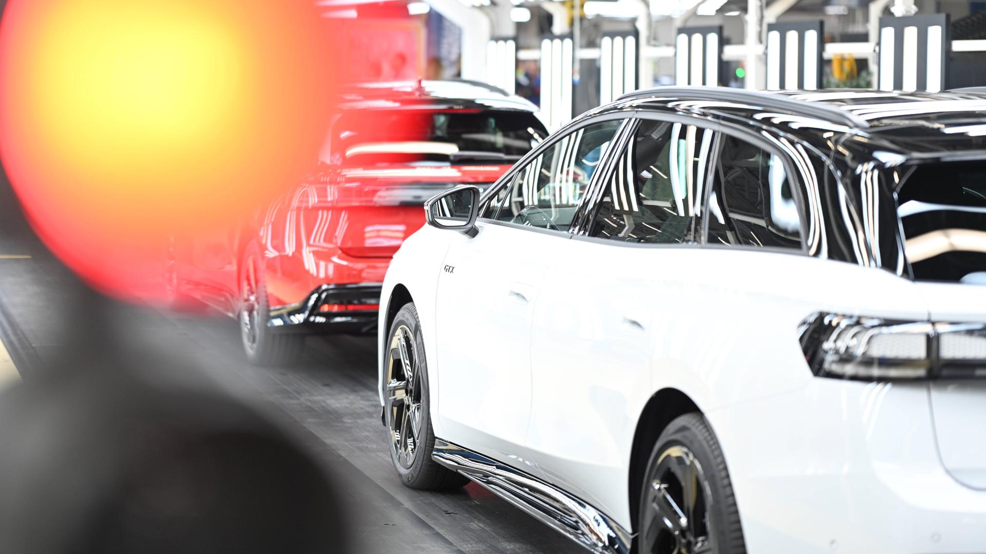 Blick auf die Produktion des VW-Elektroautos der ID-Serie in Emden. 