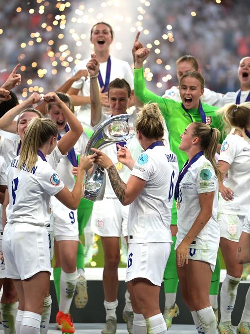 Finale Frauen-Fußball-EM 2022: Jubel beim englischen Team über den Titelgewinn.