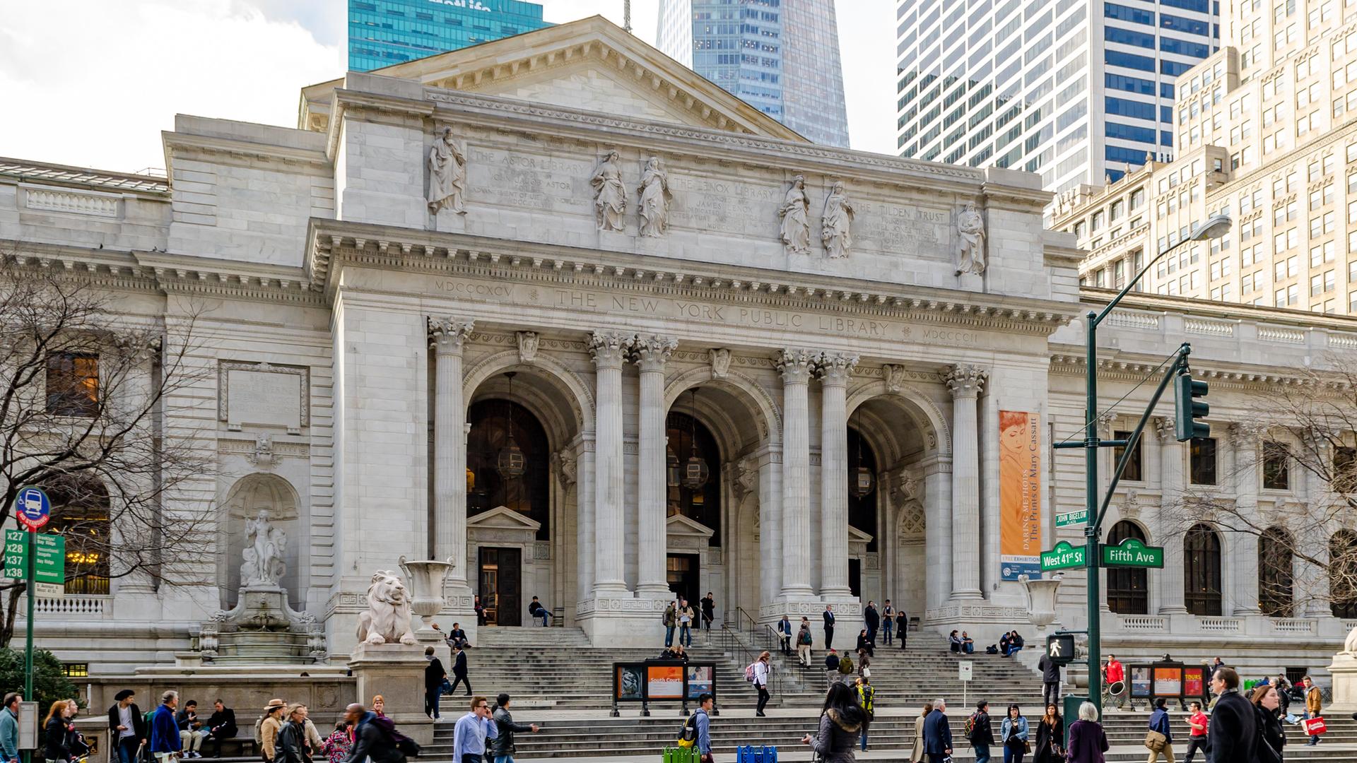 Die New York Public Library mit ihrem klassizistischen Eingangsportal