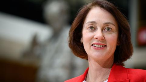 Porträt der Politikerin Katarina Barley, Abgeordnete im Europaparlament, 2024.