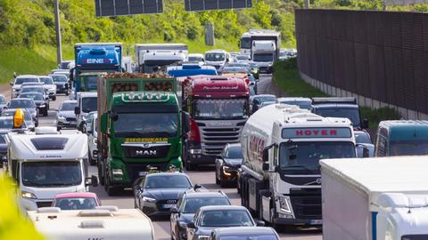 Zäh fließender Verkehr auf der A4