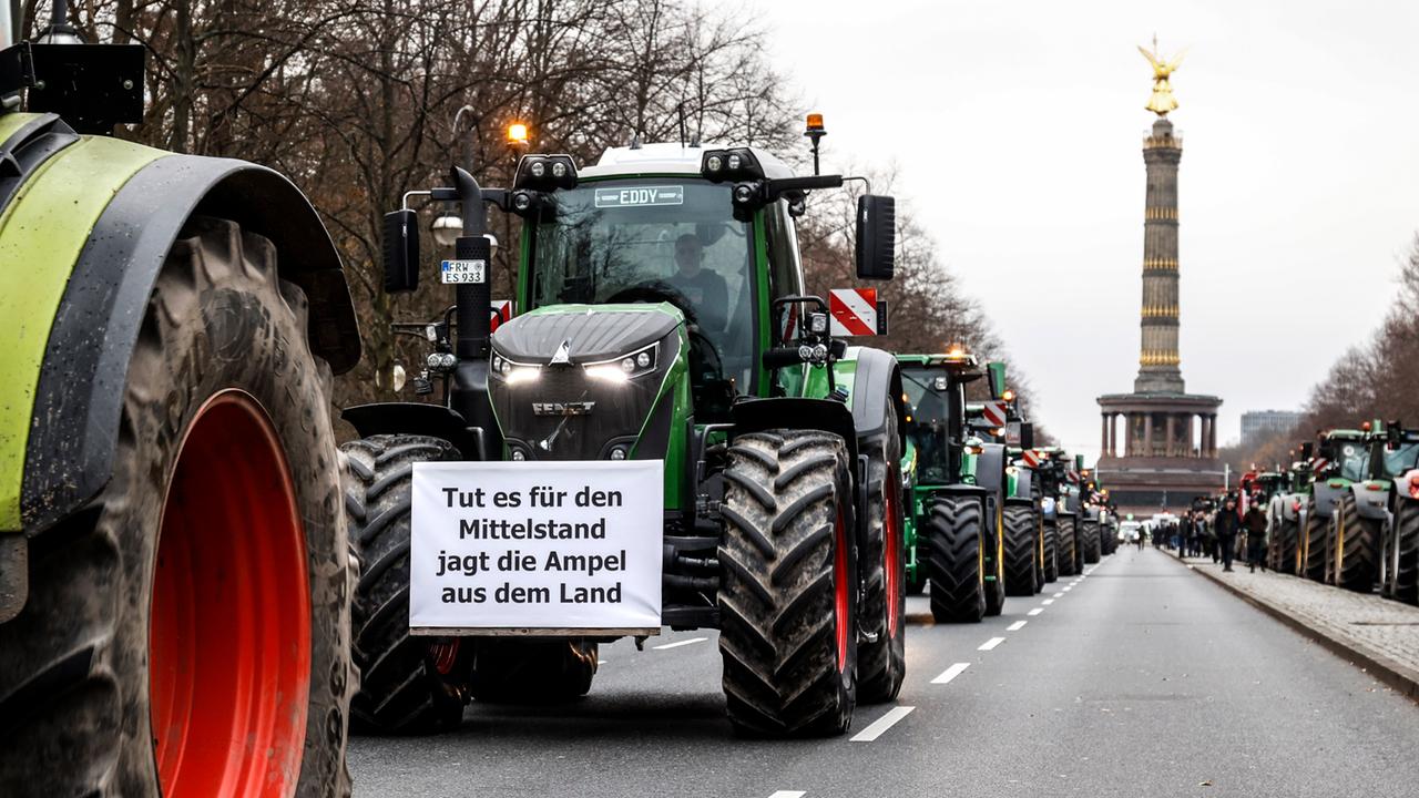 Berlin Mehrere Tausend Bauern Protestieren Gegen Sparpl Ne Der