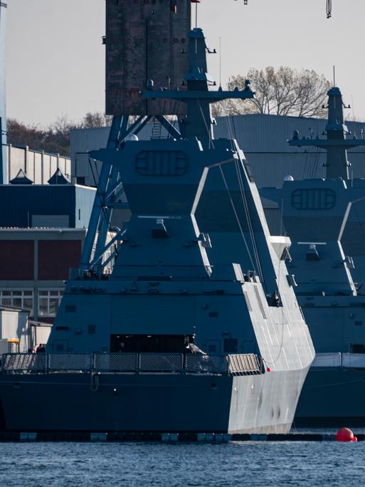 Vier Korvetten der Sa'ar-6-Klasse liegen 2020 in der Werft German Naval Yards vor Anker. Israel hat bei ThyssenKrupp Marine Systems (TKMS) in Kiel (Schleswig-Holstein) vier Korvetten mit Tarnkappentechnik von dem Typ bestellt.