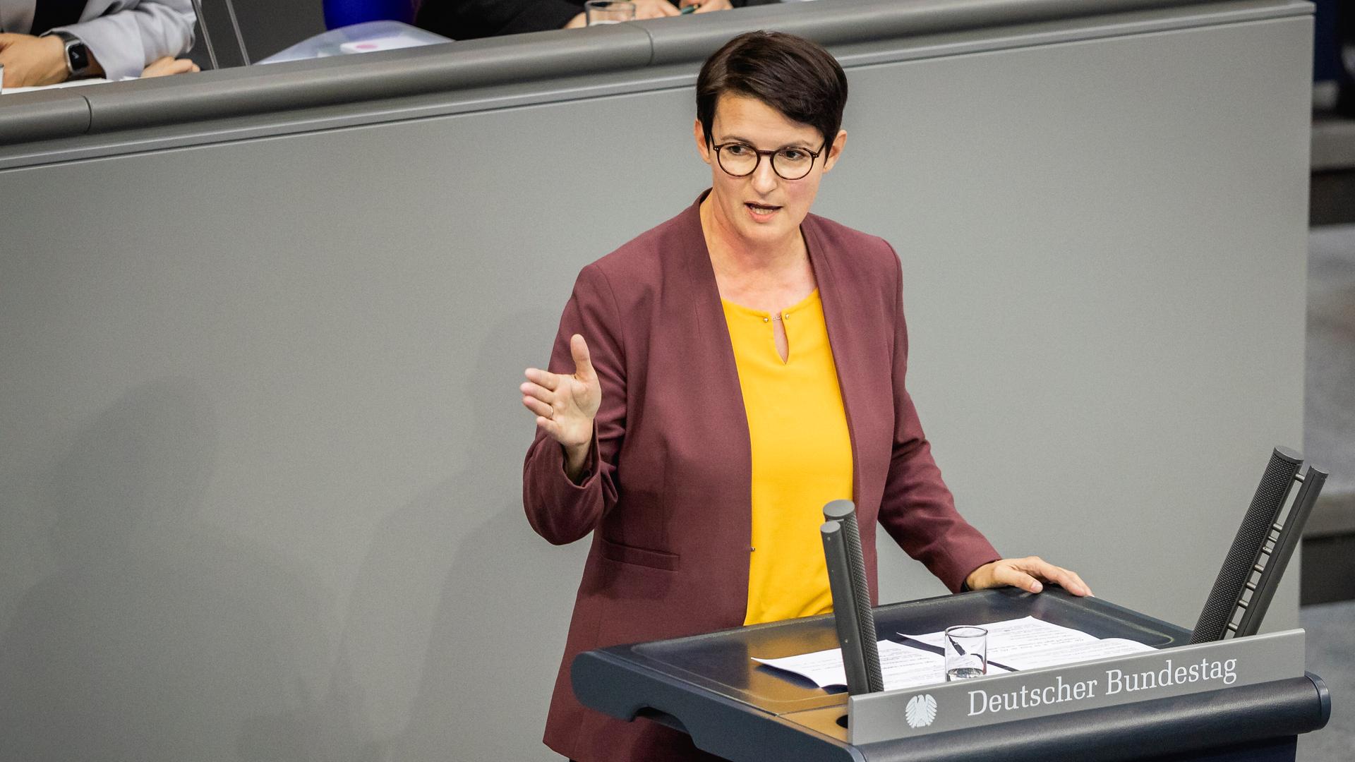 Irene Mihalic, Abgeordnete der Fraktion Bündnis 90/Die Grünen, aufgenommen während einer Sitzung im Bundestag in Berlin.